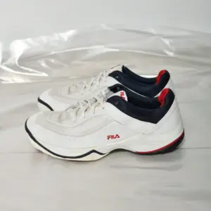Fila sport trainers for men in white colour | Men's training shoes sneakers