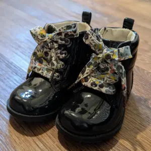 Liberty London Cotton shoe laces | Luxury handmade| Wiltshire Bud Green (Baby\toddler 70cm)